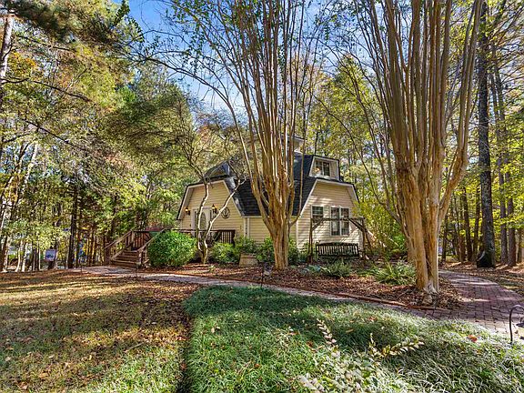 3rd image of 1251 White Oak Dr