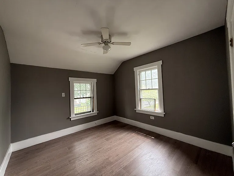 915 Woodstock Ave — Photo 13