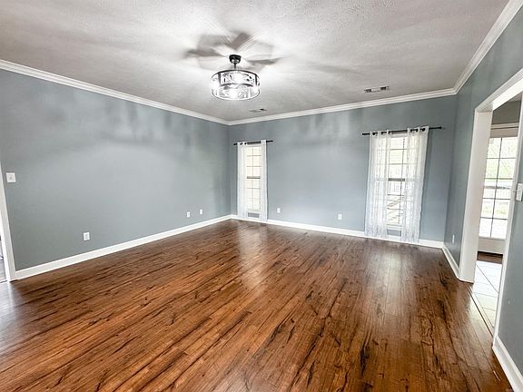 4th image of 1404 Lauren Dr