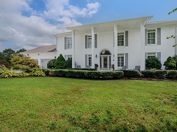 2nd image of 149 Golf Course Ln