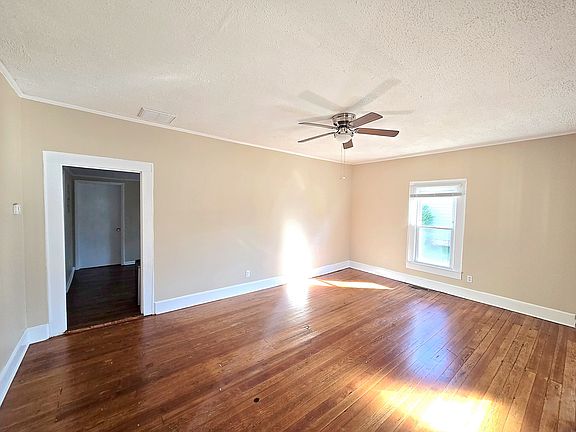 4th image of 407 E Oakwood St