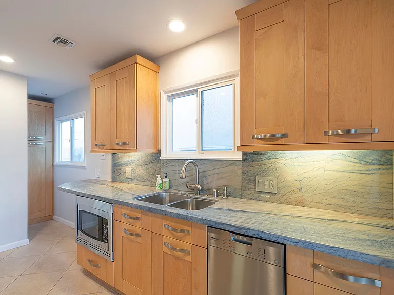 3605 Crest Dr — Photo 8
