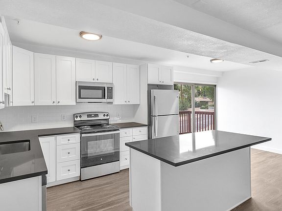 3rd image of 19 Cantril St #305