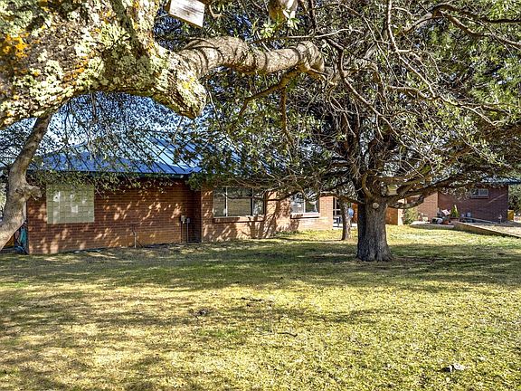 3rd image of 133 S Mule Track Rd