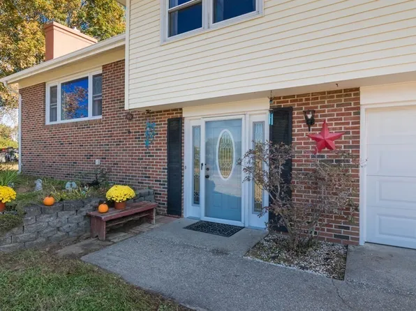 41 Hillside Rd, Montague, MA 01351