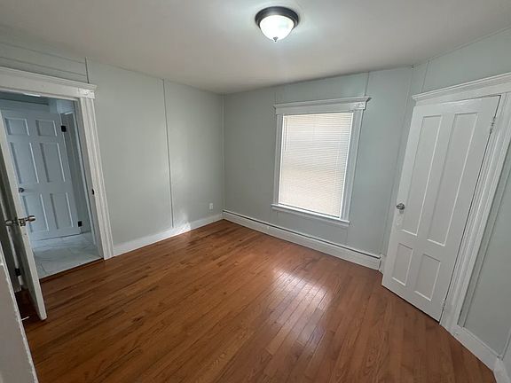 5th image of 125 Lamberton St #3