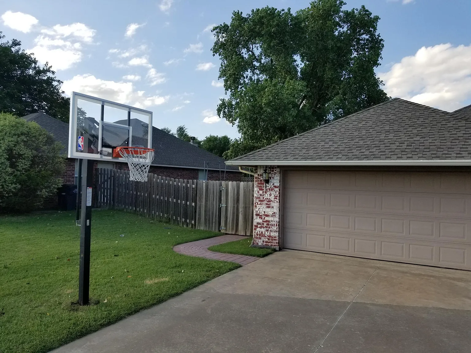 4 bed, 1821 sqft, $1,900 — Photo 2