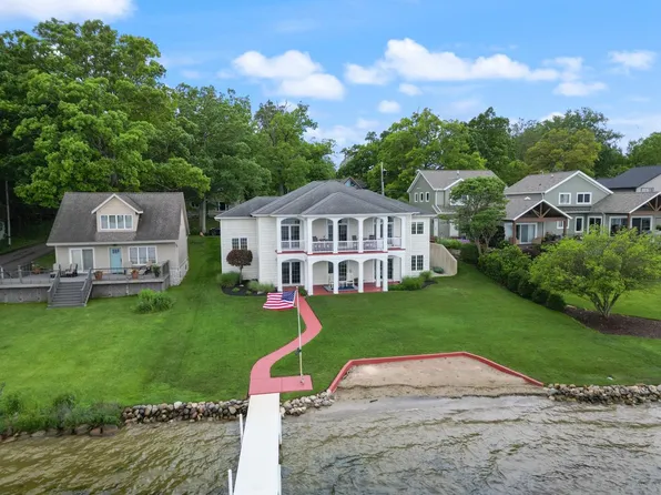 1332 Country Club Ter, Warsaw, IN 46580