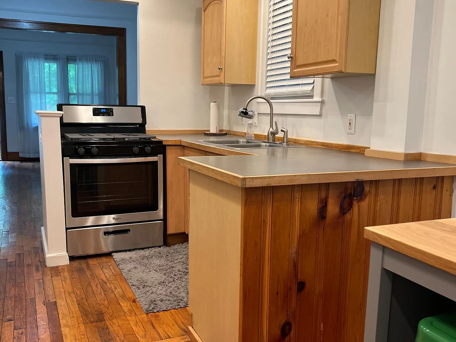 516 S Alexander Ave — Photo 2