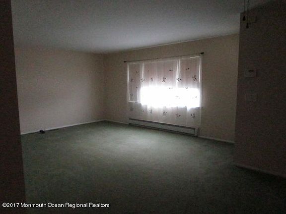 5th image of 105 Bolingbroke Ct