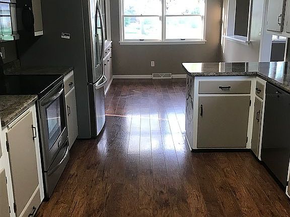 Kitchen & Dining