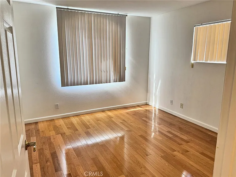 18319 Hart St #3 — Photo 12