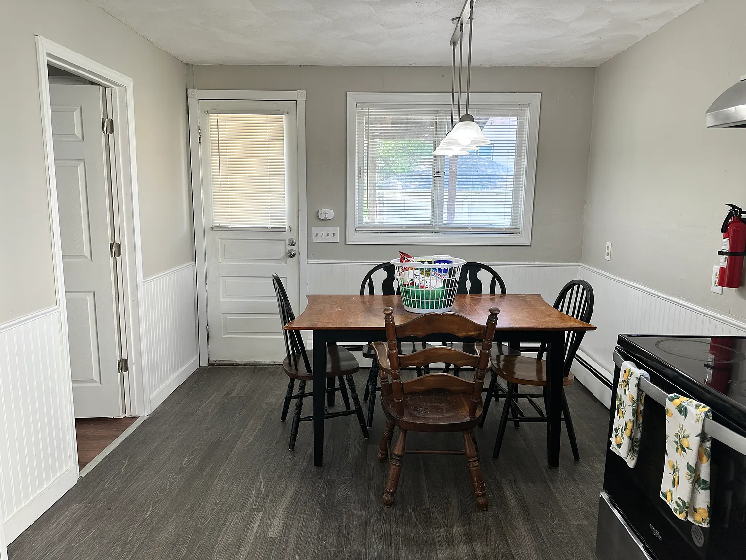 5 bed, 2234 sqft, $3,875 — Photo 3