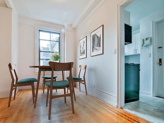 5th image of 30 E 68th St APT 5c