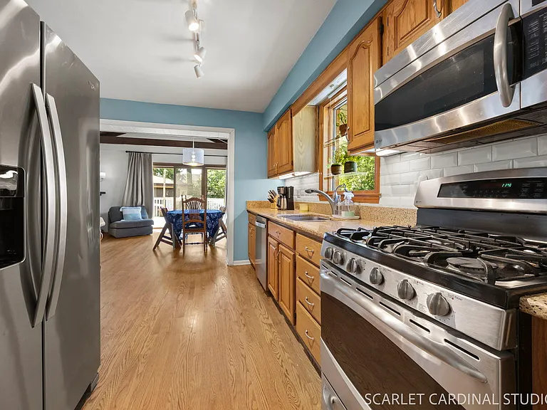 363 Marion Ave — Photo 5
