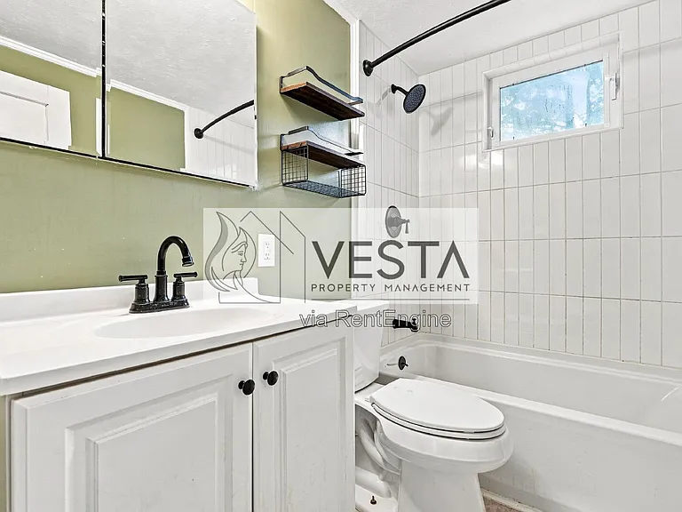 78 Moody Ave — Photo 16