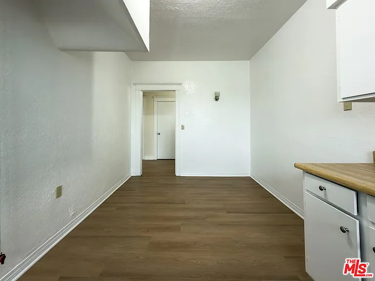 4367 S Van Ness Ave #4 — Photo 17