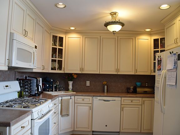 Eat In Kitchen