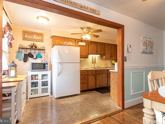 4th image of 627 Crescent Dr