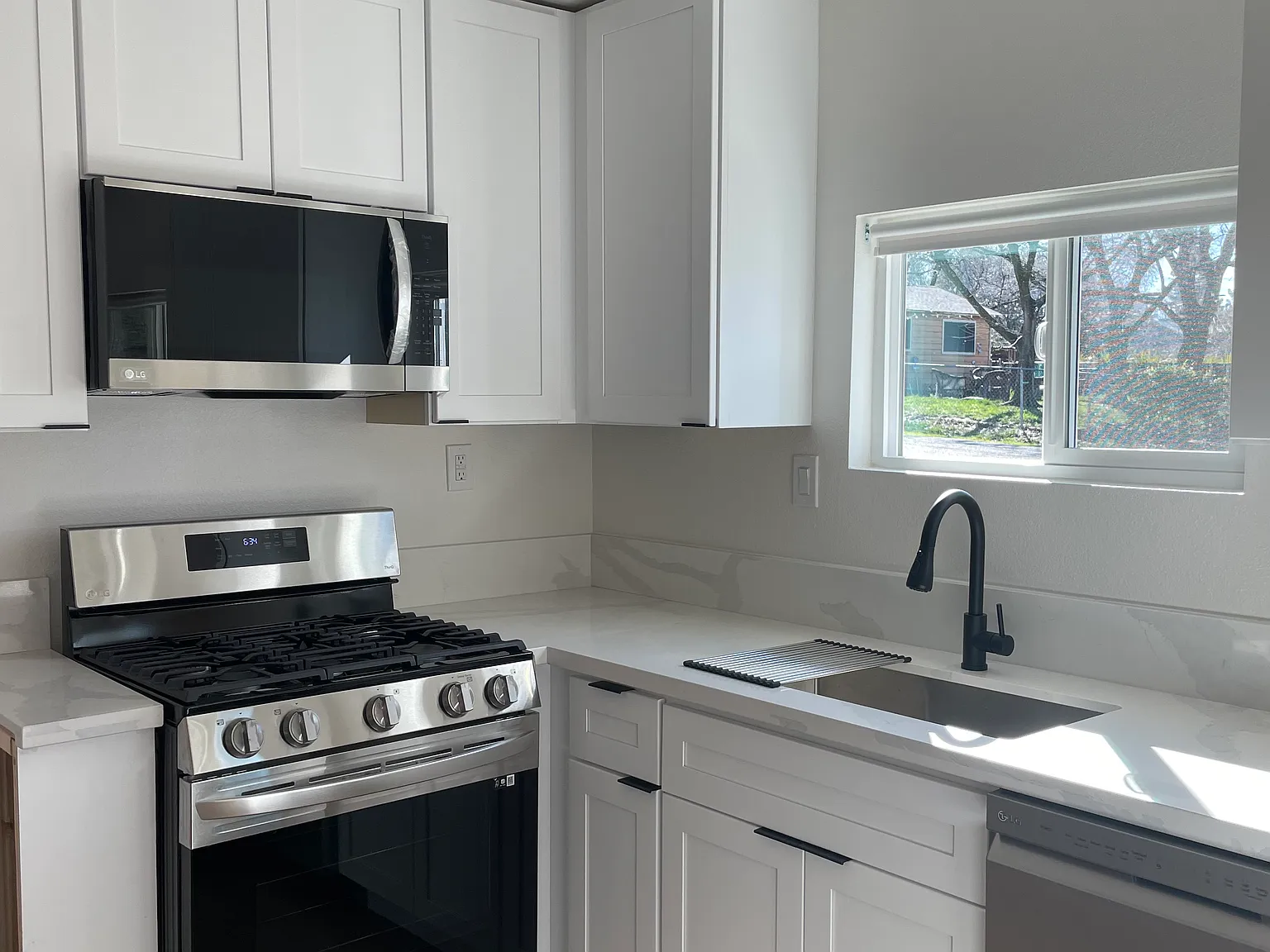 2 bed, 800 sqft, $2,250 — Photo 2