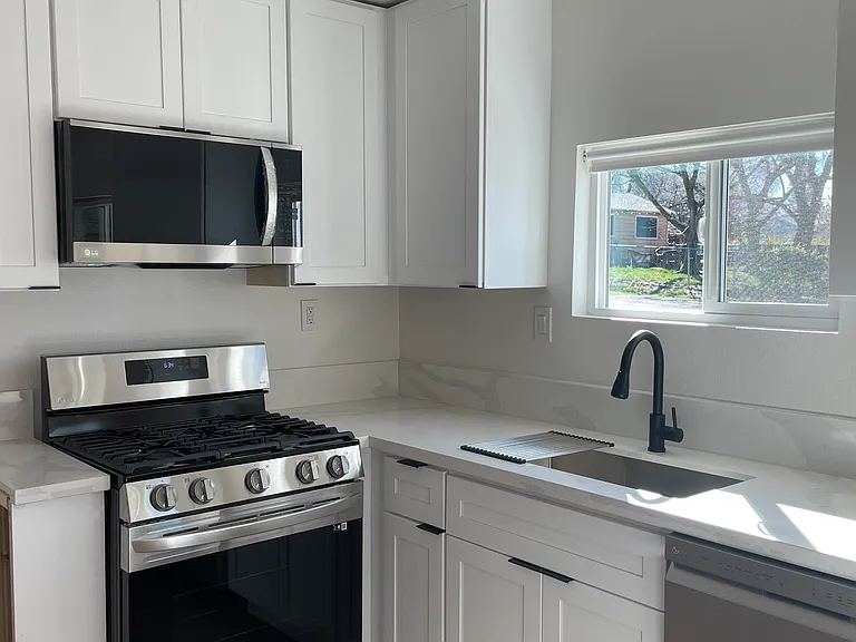 9337 Vallejo Dr — Photo 2