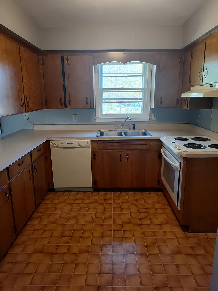 Building Photo - 2011 Evergreen Dr