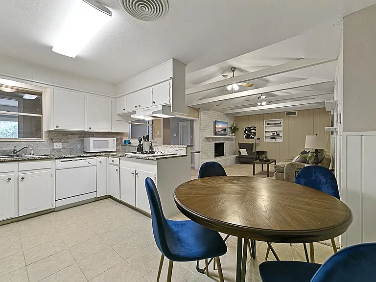 7209 Ellis Rd — Photo 17