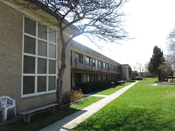 2nd image of 22 King Arthur Ct APT 14