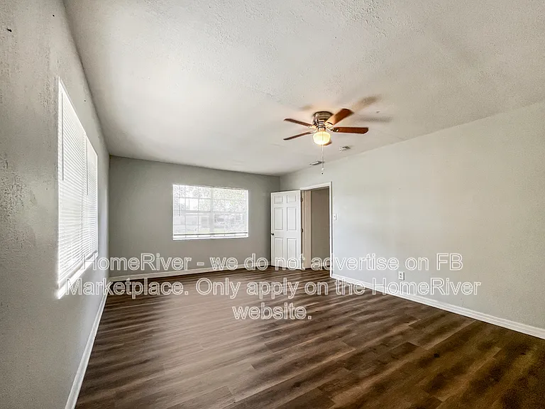 4523 Dolphin Dr — Photo 11