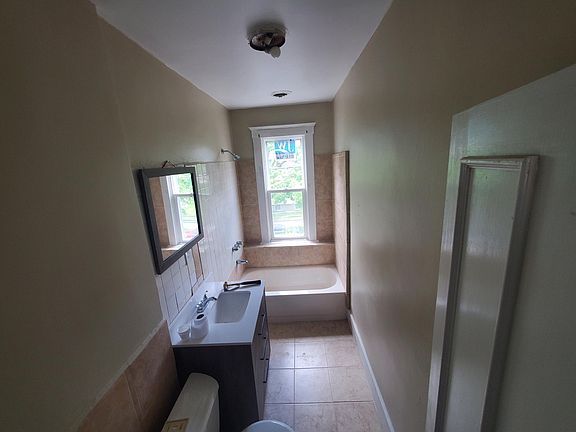 4th image of 3257 Evaline Ave