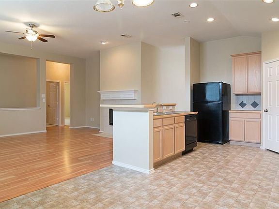 3rd image of 801 Charlotte Dr
