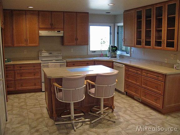 5th image of 47410 Mallard Dr