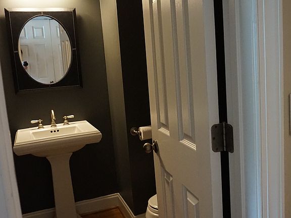 5th image of 125 Twin Oaks Cir