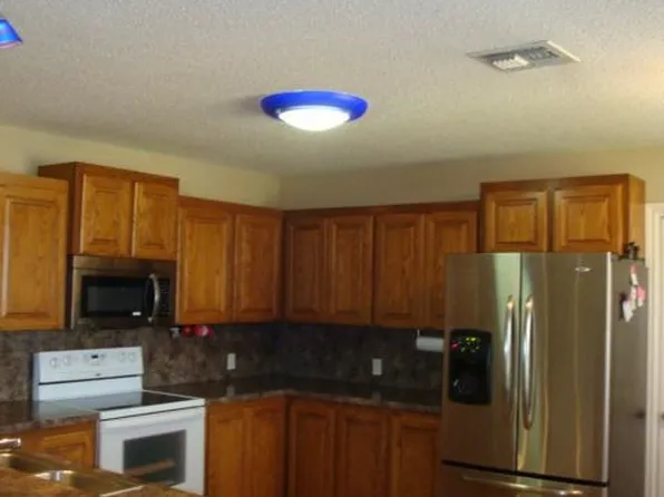 1233 Newman Ave, Iowa Park, TX 76367