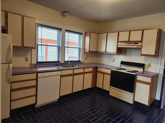 5th image of 147 Cypress St