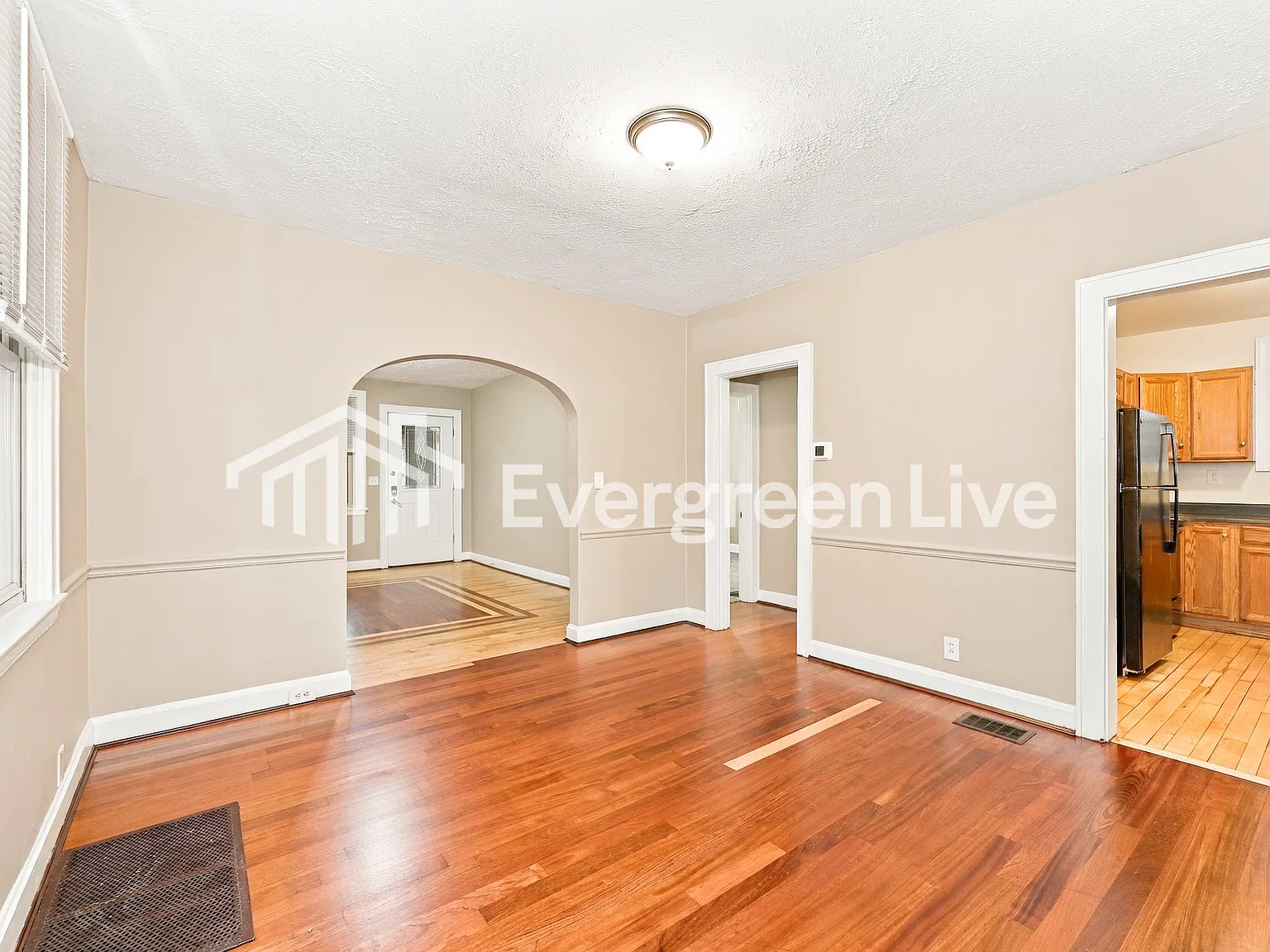 3 bed, 2.0 bath, 1221 sqft, $1,595 — Photo 2