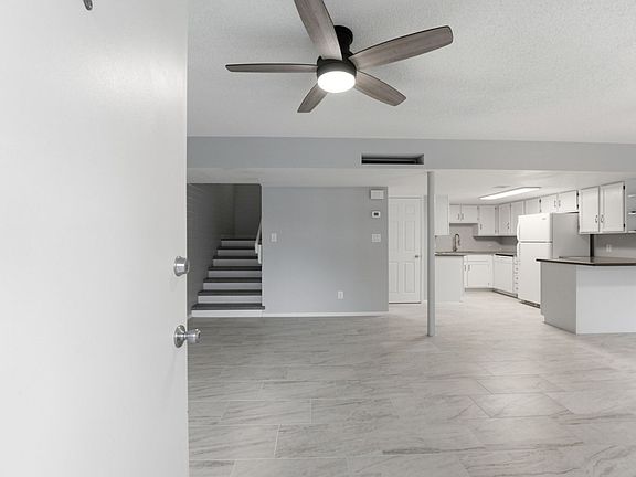 4th image of 1734 W Tuckey Ln Unit 16