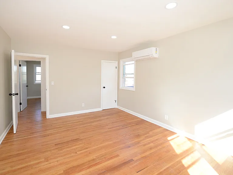 319 7th St #1 — Photo 9