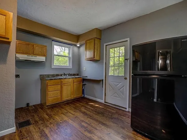 330 W Withrow St — Photo 15