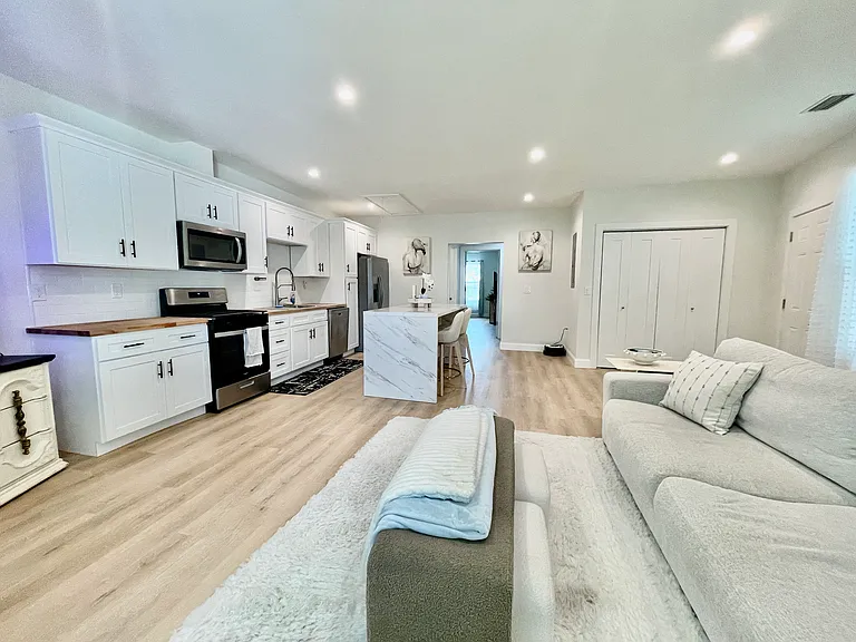 1009 Pinebrook Dr — Photo 4