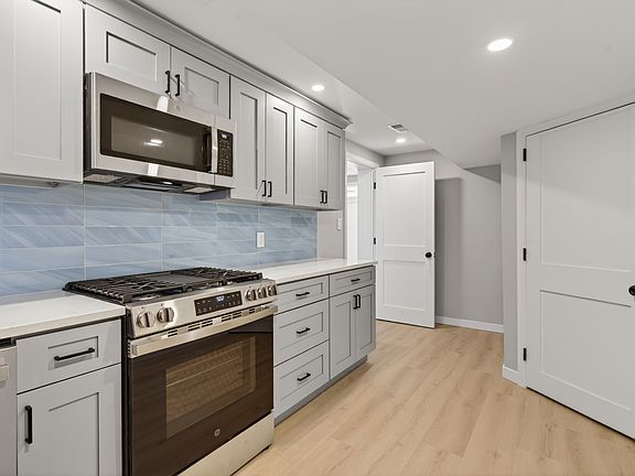 3rd image of 2605 N Pershing Dr APT B