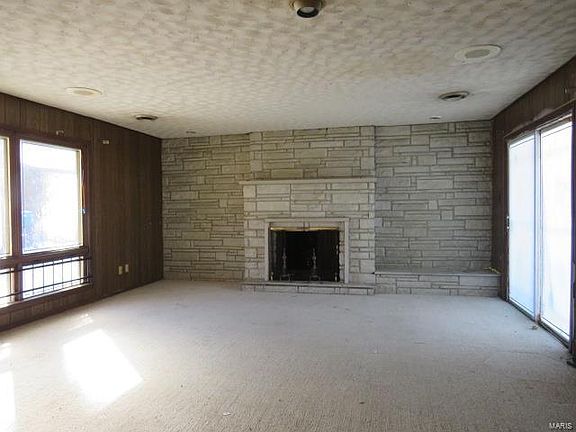 3rd image of 7060 Park Pl