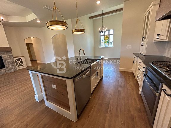 4th image of 6960 102nd St