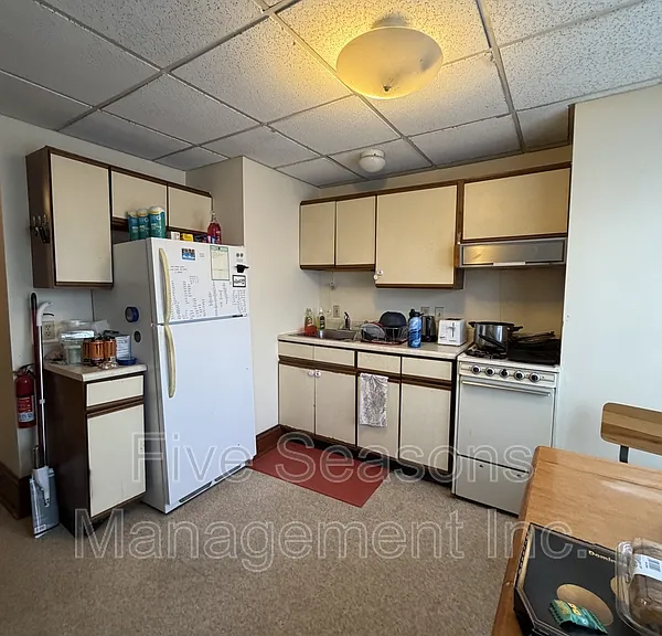 465-467 Colchester Ave #2 — Photo 6