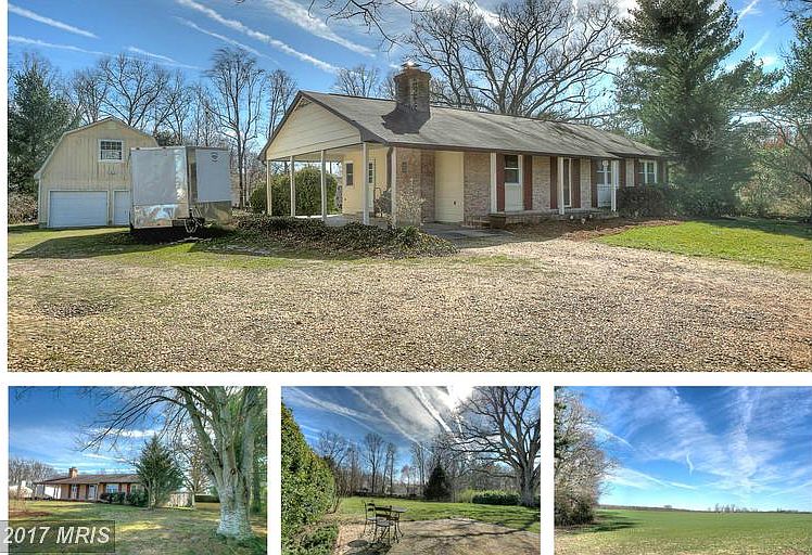 Lg .90 Acre Lot , Country Living With Convenience!