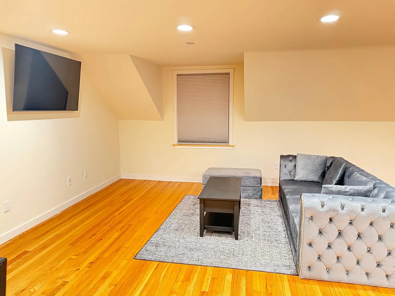 Studio, 890 sqft, $2,045 — Photo 3