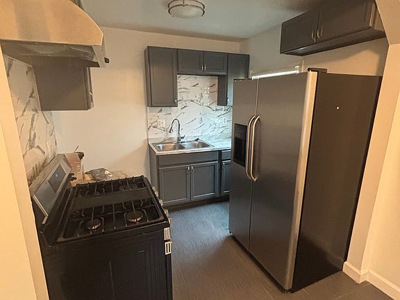 3rd image of 18400 Ashton Ave