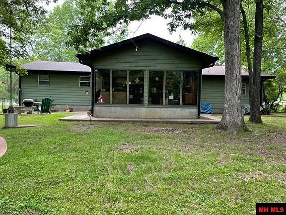 2nd image of 1504 Cs Woods Blvd