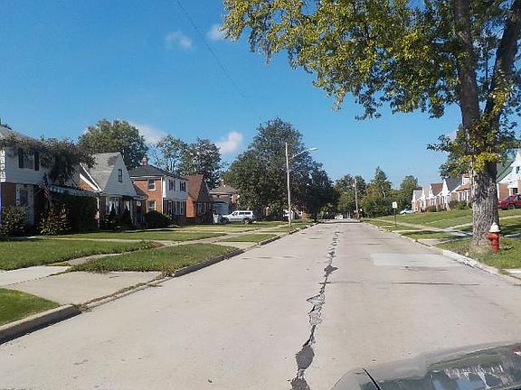4th image of 18304 Waterbury Ave