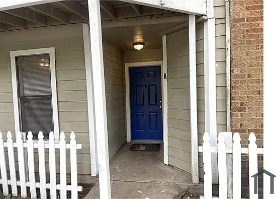 1902 W Loop #A — Photo 13